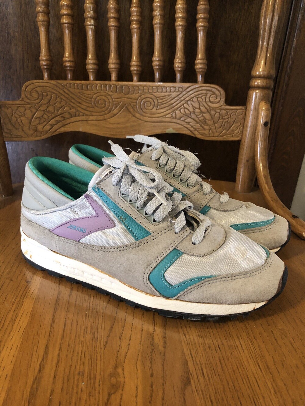 Vintage Brooks Women’s Sneaker Green Silver Heritage Running Shoes 7.5 Retro